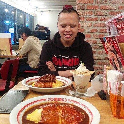 2018256285511079918_2018256282457713546